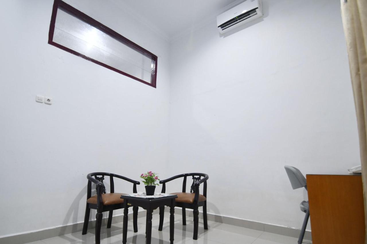 Rich Guesthouse Jambi Exterior photo
