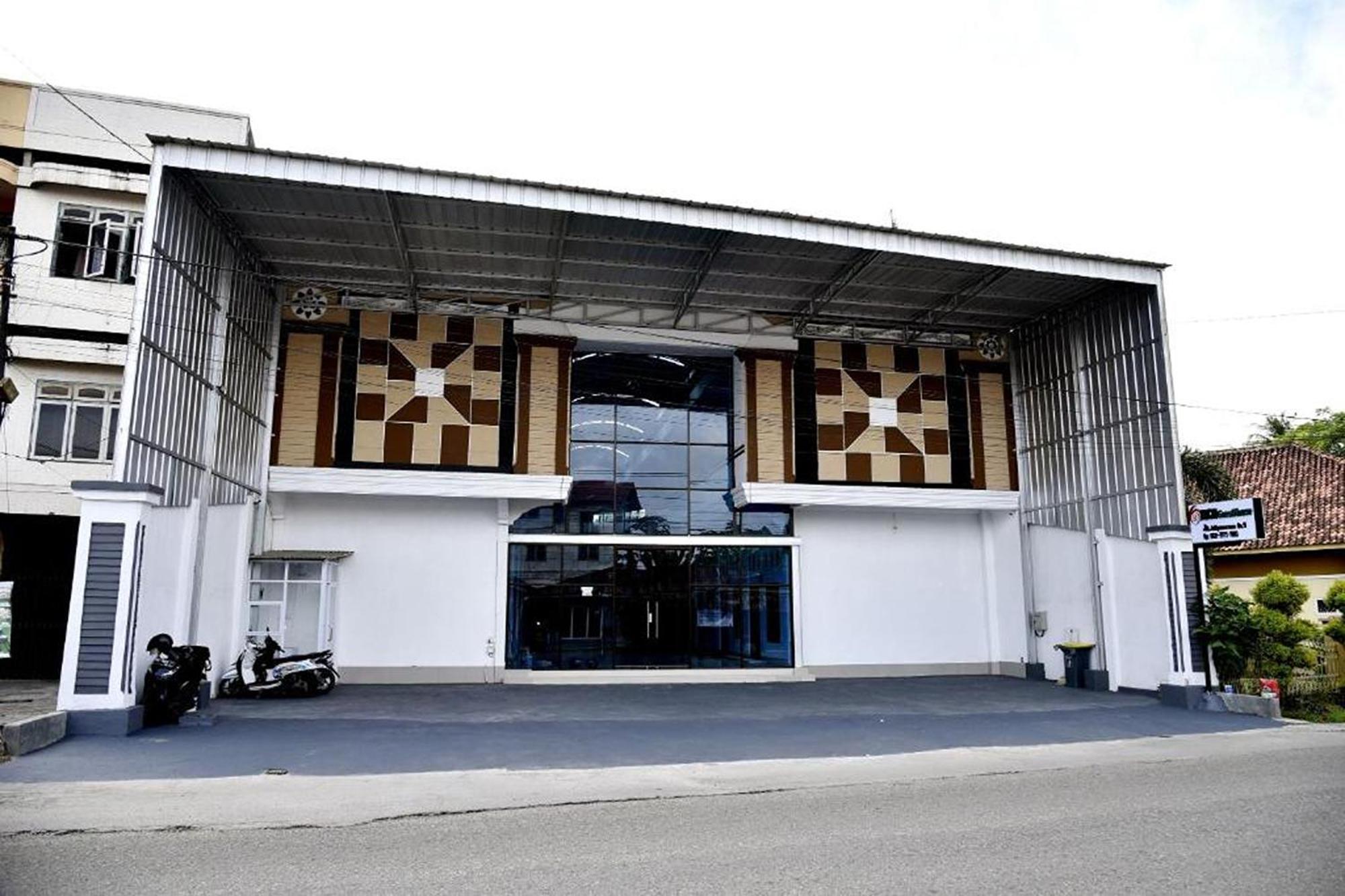 Rich Guesthouse Jambi Exterior photo